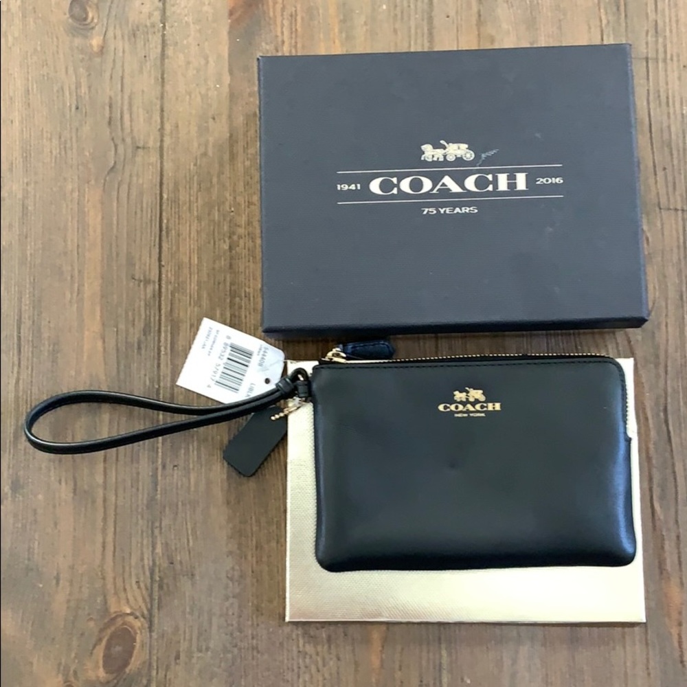 NEW Coach Wristlet 👉🏻a beauty!